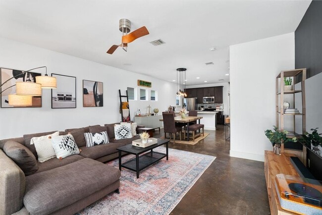 Photo - 3012 Neal St