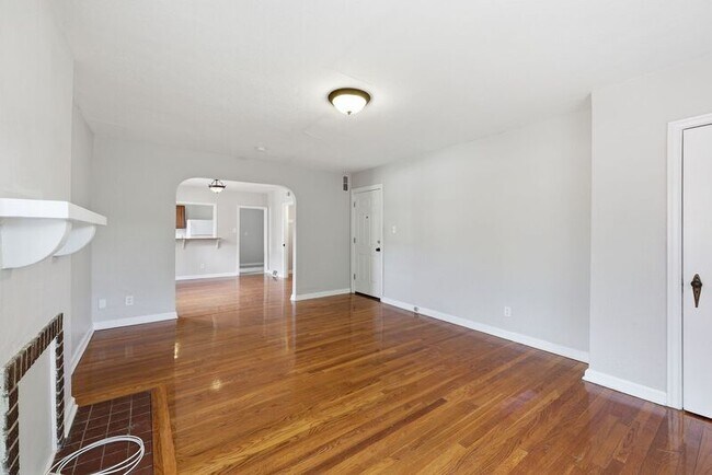 Photo - 1048 Berkeley Rd