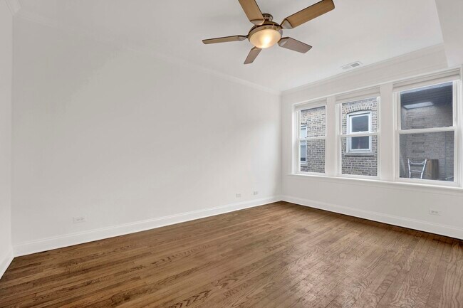 Photo - 2234 W Roscoe St