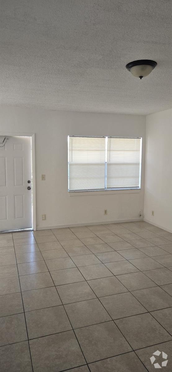 Building Photo - 230 SW 11th Ave Rental