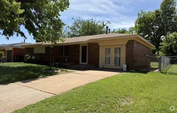 Building Photo - 2405 S Mansfield St Rental