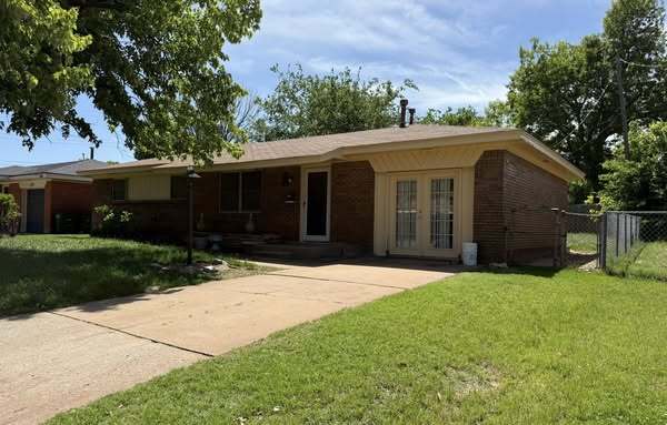 Photo - 2405 S Mansfield St House