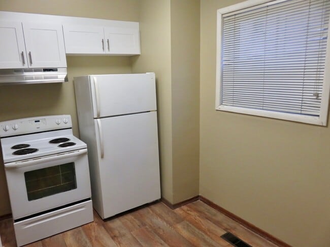 Photo - 562 Wardlaw Ave Unit 1