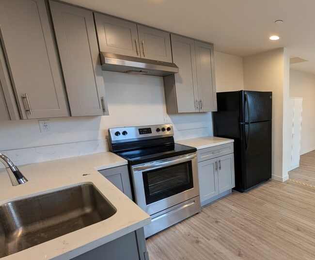 Photo - 158 E Floral Dr Unit #B