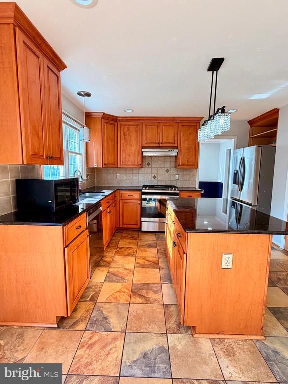 Building Photo - 33 Christopher Way