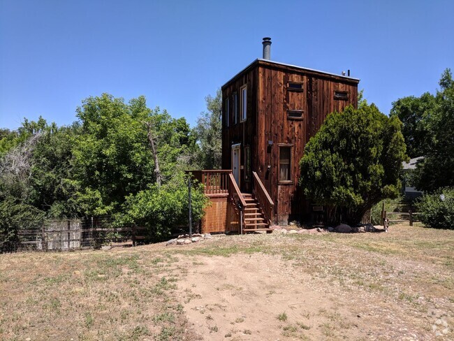 Building Photo - MOUNTAIN CABIN IN TOWN!  TOTALLY UNIQUE HO... Rental