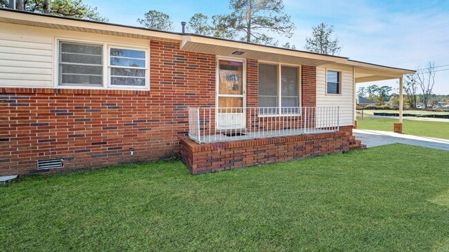 Building Photo - Cozy 3-Bedroom Home with Corner Lot in Rincon