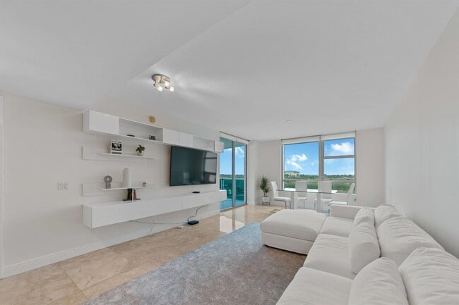 Photo - 2641 N Flamingo Rd Unidad 901 Rental