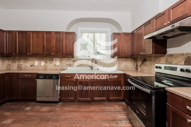 Photo - 3295 S Perry St