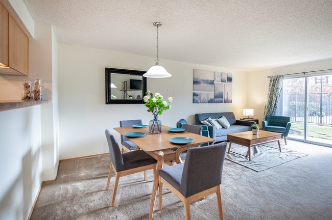 2x2 - Living Room & Dining Area - Fishers Mill Apartments