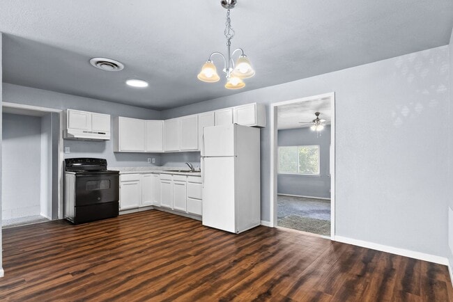 Photo - 2709 Hillside Dr