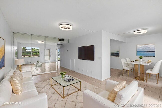 Building Photo - 4028 Hythe B