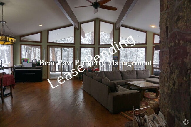 Building Photo - Lovely Home in Soda Creek!!