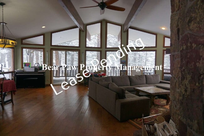 Building Photo - Lovely Home in Soda Creek!!