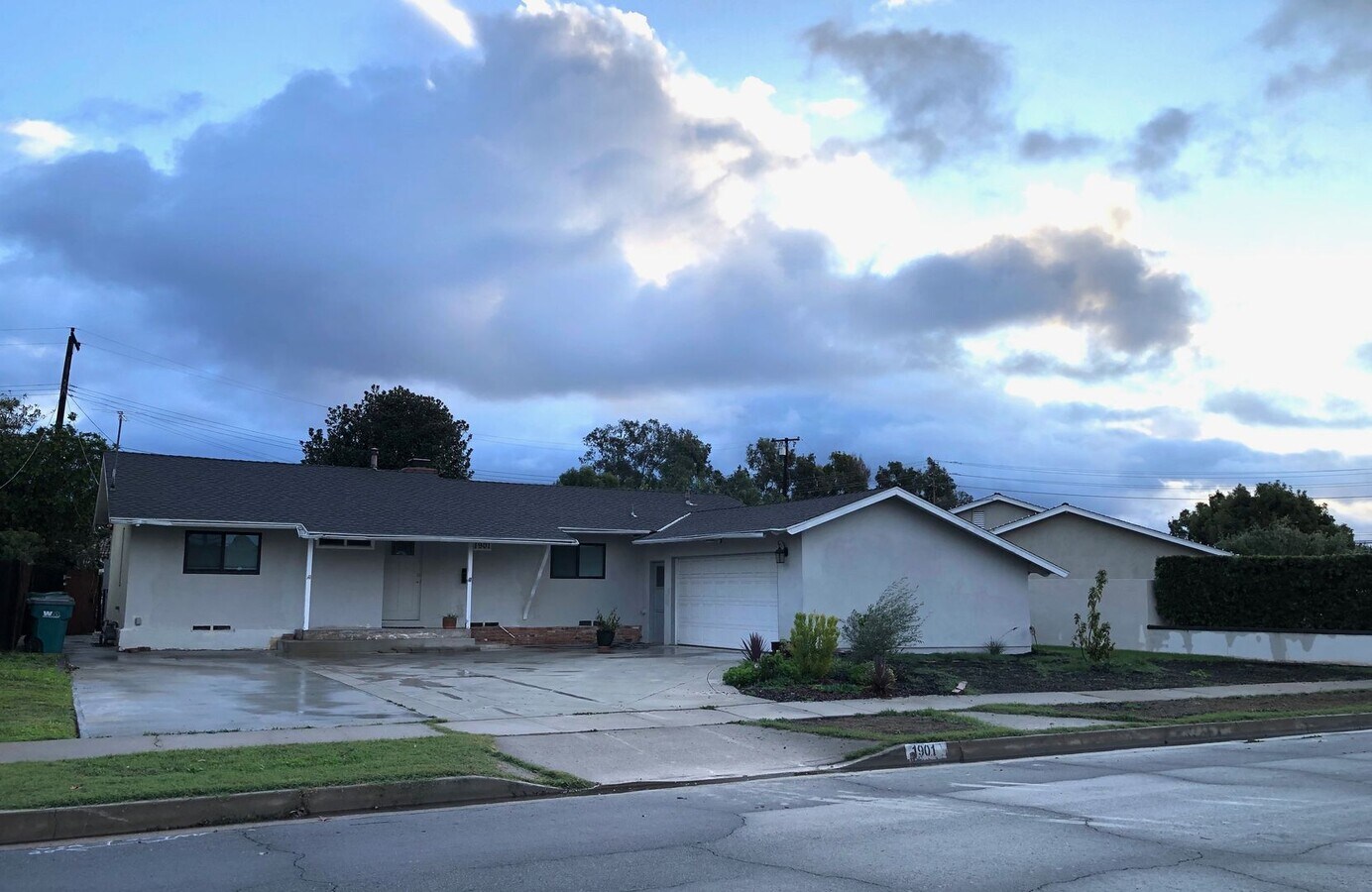 Charming ranch-style home located in a wonderful Tustin neighborhood - Charming ranch-style home located in a wonderful Tustin neighborhood