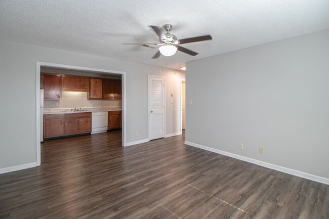 Photo - 145 Darlene Dr Unit H