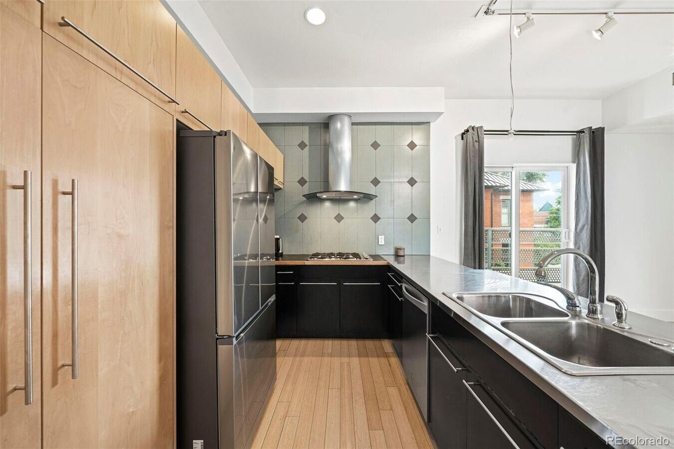 Photo - 2400 Champa St