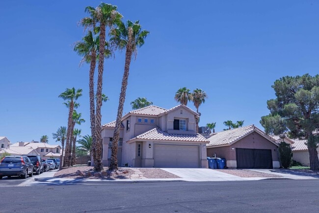 Building Photo - Newly Refreshed 4 Bedroom Home
