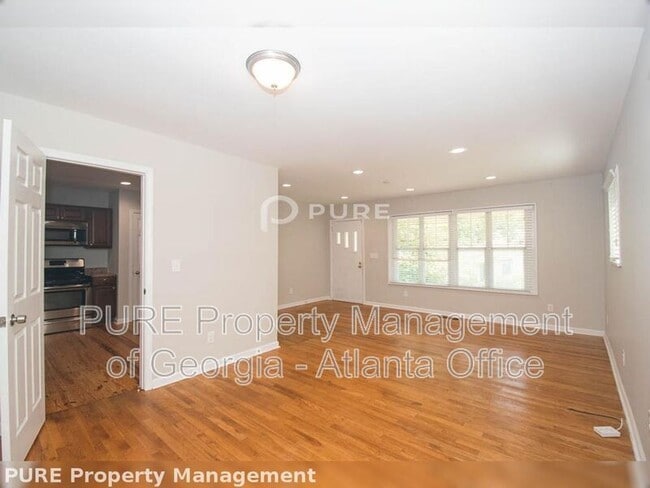 Photo - 439 Chester St SE