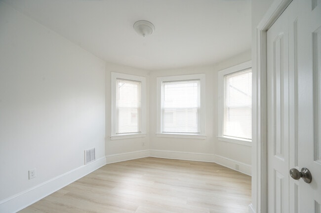 Photo - Elmgrove Ave Unit 124 - 2L