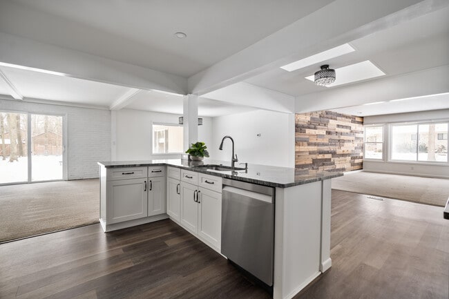 Photo - 41831 Glen Arbor St