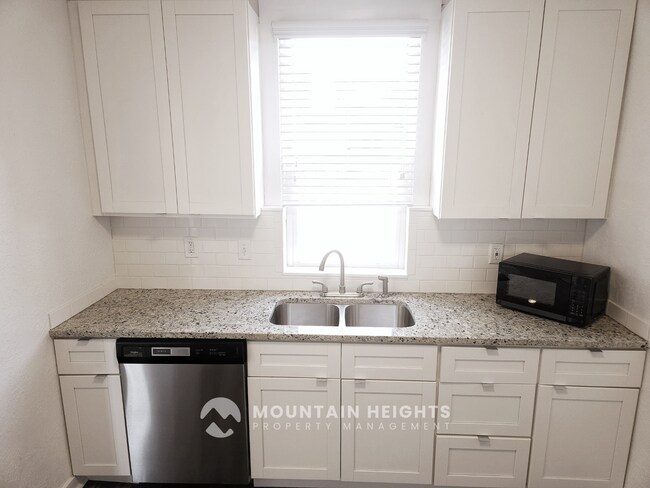 Photo - 1074 E Kensington Ave