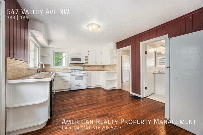 Photo - 547 Valley Ave NW