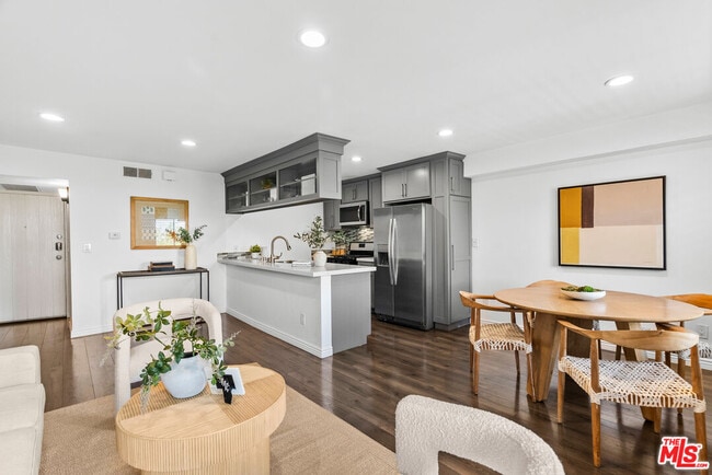 Photo - 2700 Cahuenga Blvd Unit 3104