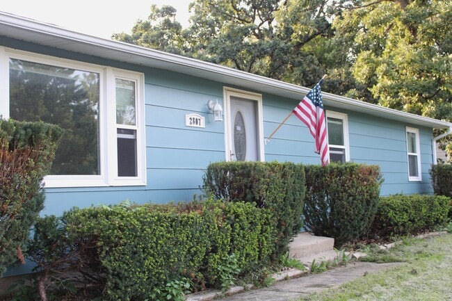 Photo - 2807 Benjamin Dr