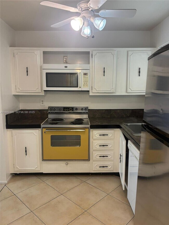 Photo - 3000 Sunrise Lakes Dr W Unidad 207