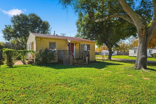 Photo - 729 13th Ave N