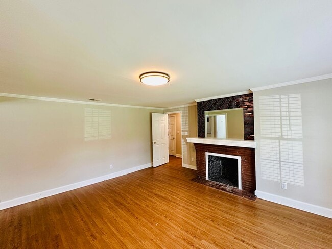 Photo - WILSHIRE BLVD - 4 Bedroom - minutes to UNCW!