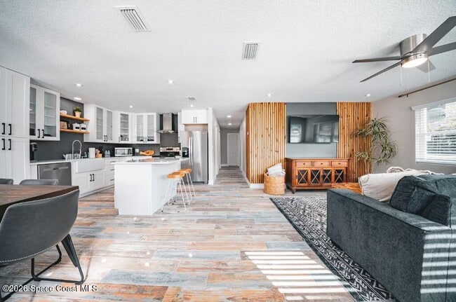 Photo - 208 Seminole Ave W Unit 1