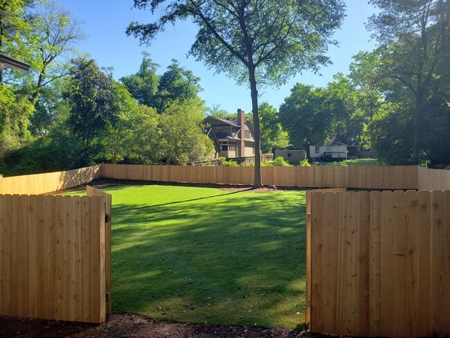 Photo - 1102 Greenbriar Cir