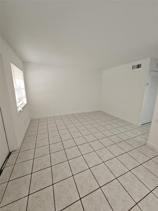 Photo - 1150 NE 17th Ct Unit 3