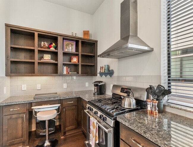 Photo - 1419 Nagle St