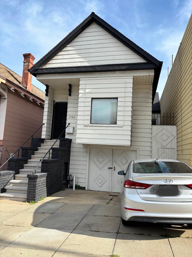 Photo - 1566 Newcomb Ave