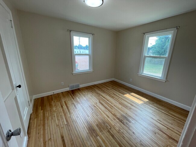 Photo - 831 McIntosh St Unit A