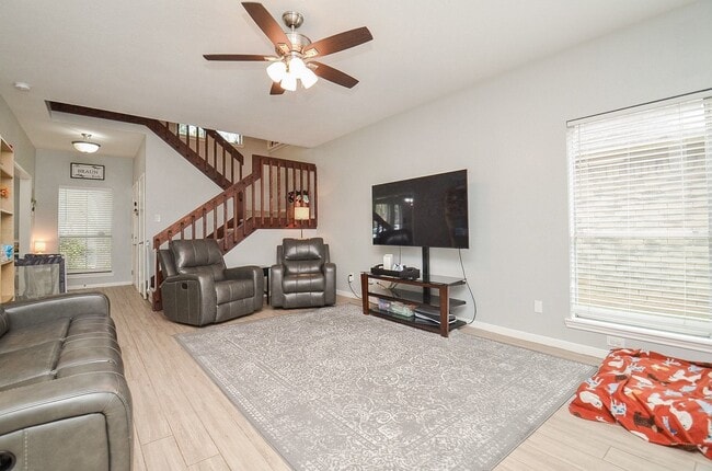 Photo - 4614 Rainbow Run