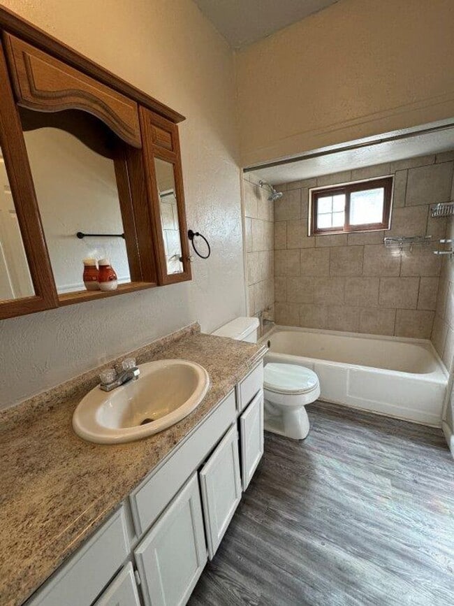 Photo - 2 bed 1 bath in Chickasha updates throughout! 250 off your move in by Jan 1st!