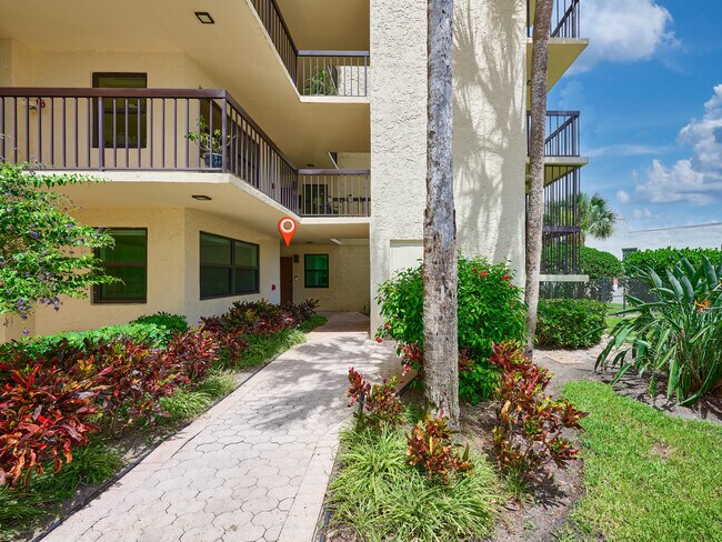 Photo - 374 Golfview Rd Unit 106