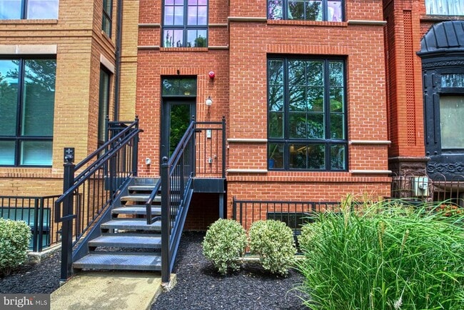 Building Photo - 467 M St NW