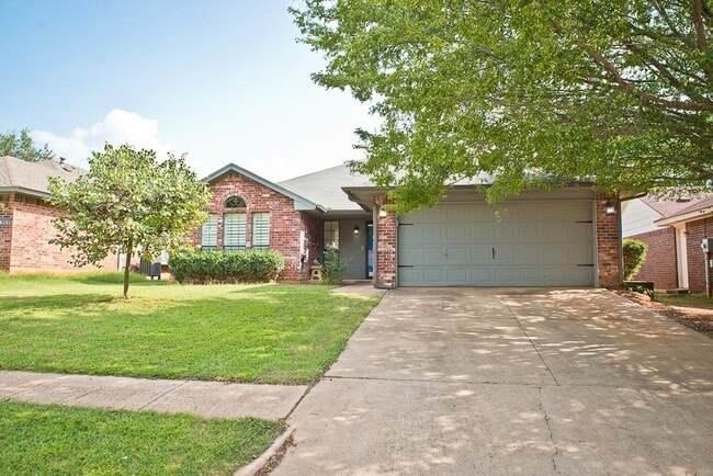 Building Photo - 608 Coopers Hawk Dr