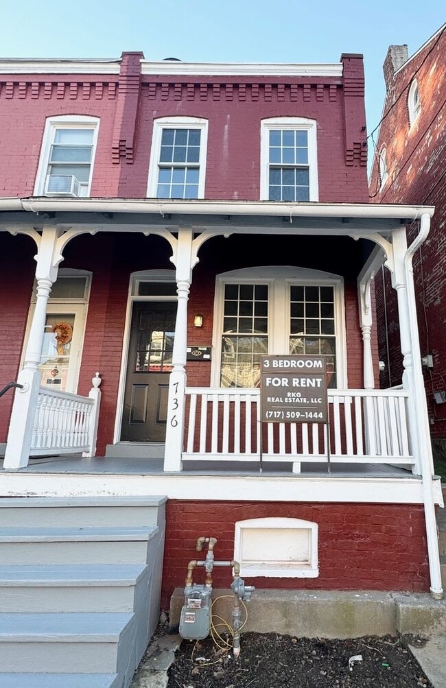 Building Photo - 3 Bedroom Semi-Detached Home