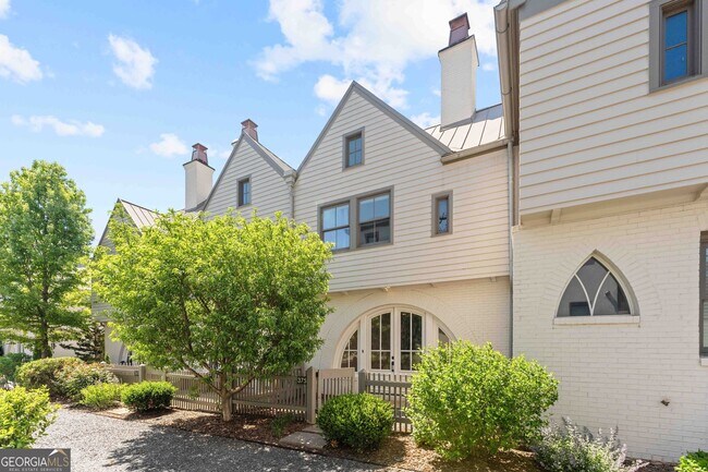 375 Sage Ln