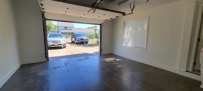 Building Photo - 226 6th St Rental
