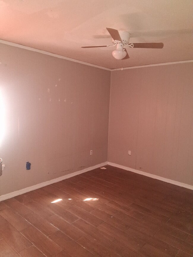 Building Photo - Section 8 Ready!