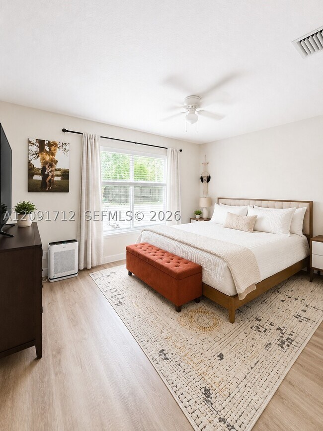 901 NW 1st St