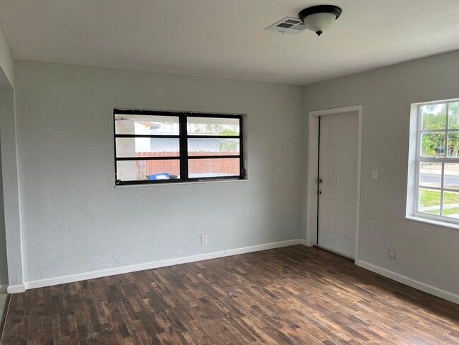 Photo - 1327 SW 22nd Ave