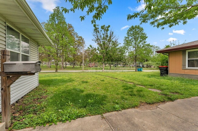 Photo - 716 E Locust St